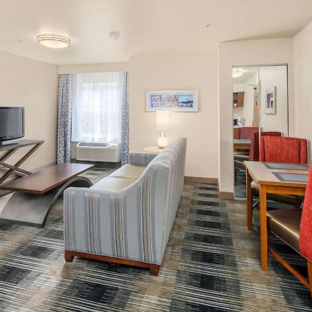 Executive Residency By Best Western Navigator Inn & Suites Everett Buitenkant foto