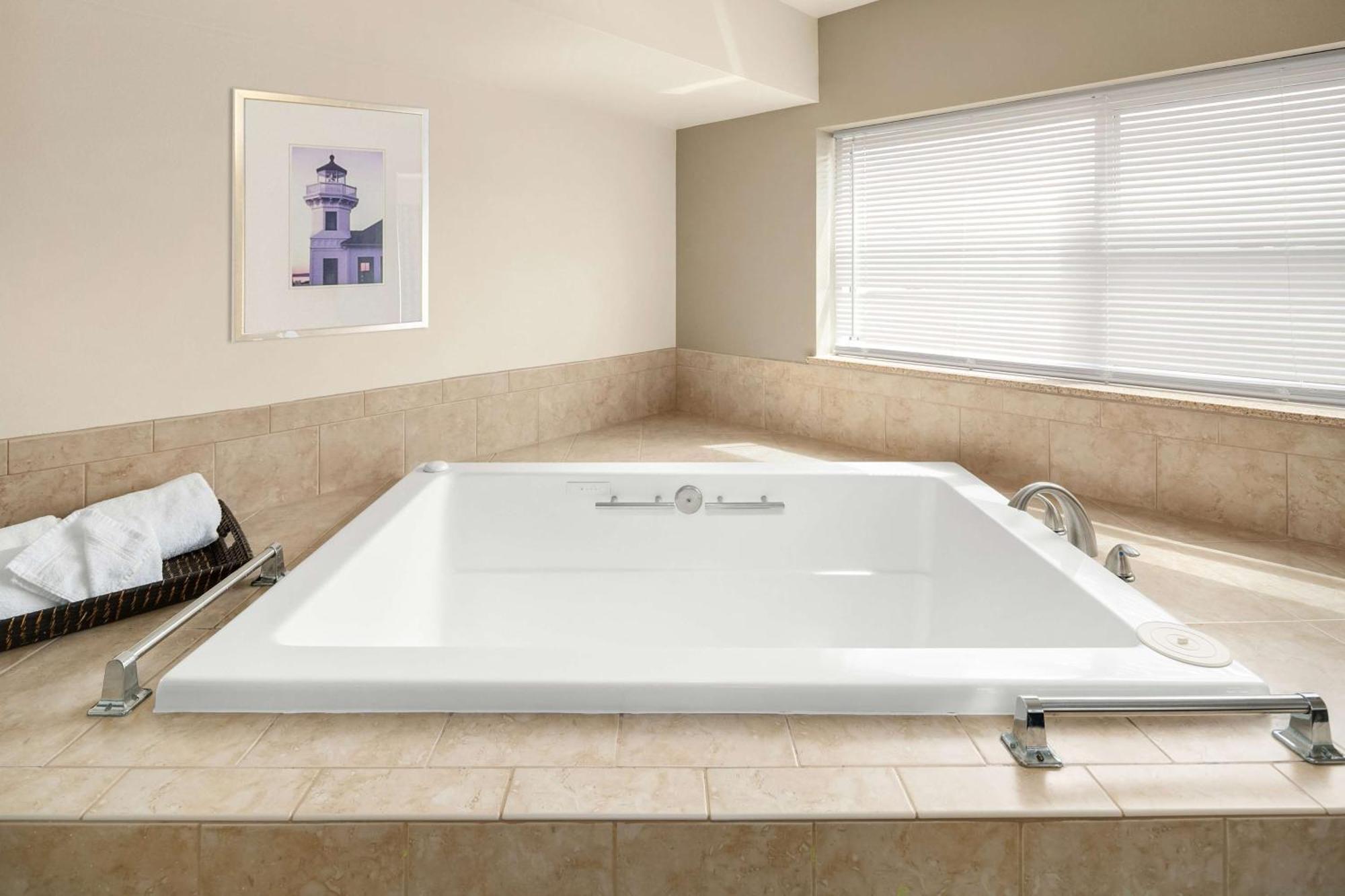 Executive Residency By Best Western Navigator Inn & Suites Everett Buitenkant foto